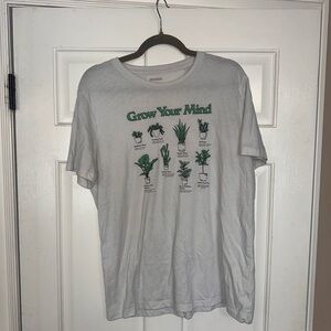 Old Navy Plant White Graphic T-Shirt